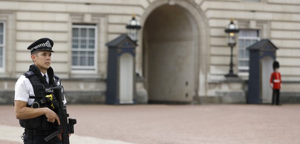 Armed Police Buckingham Palace