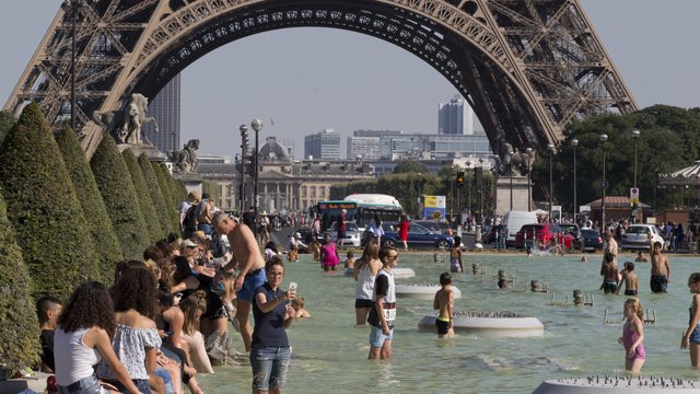 Paris Women Eiffel Pool