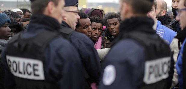 Calais Migrants Police