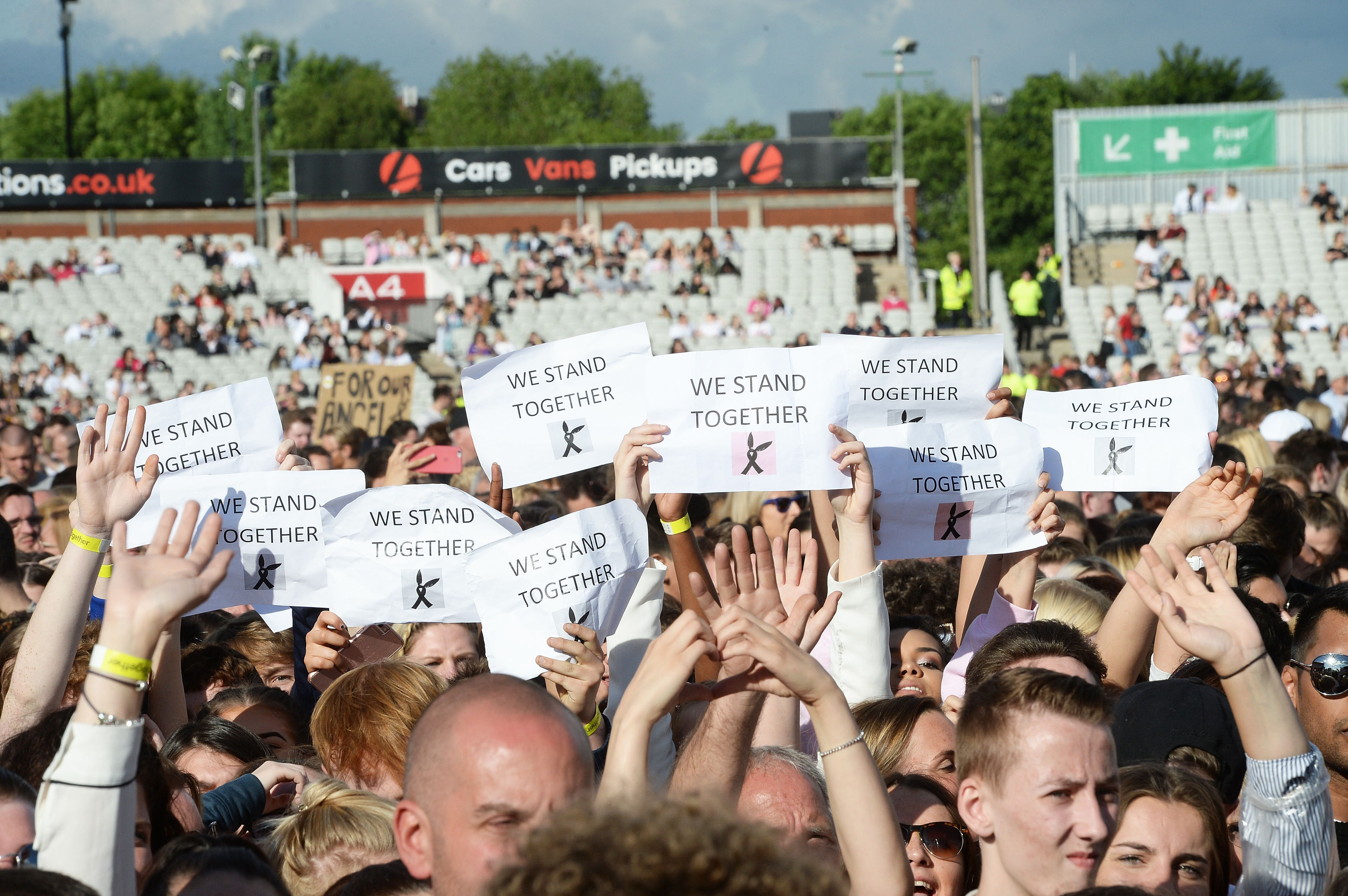 One Love Manchester benefit concert crowds